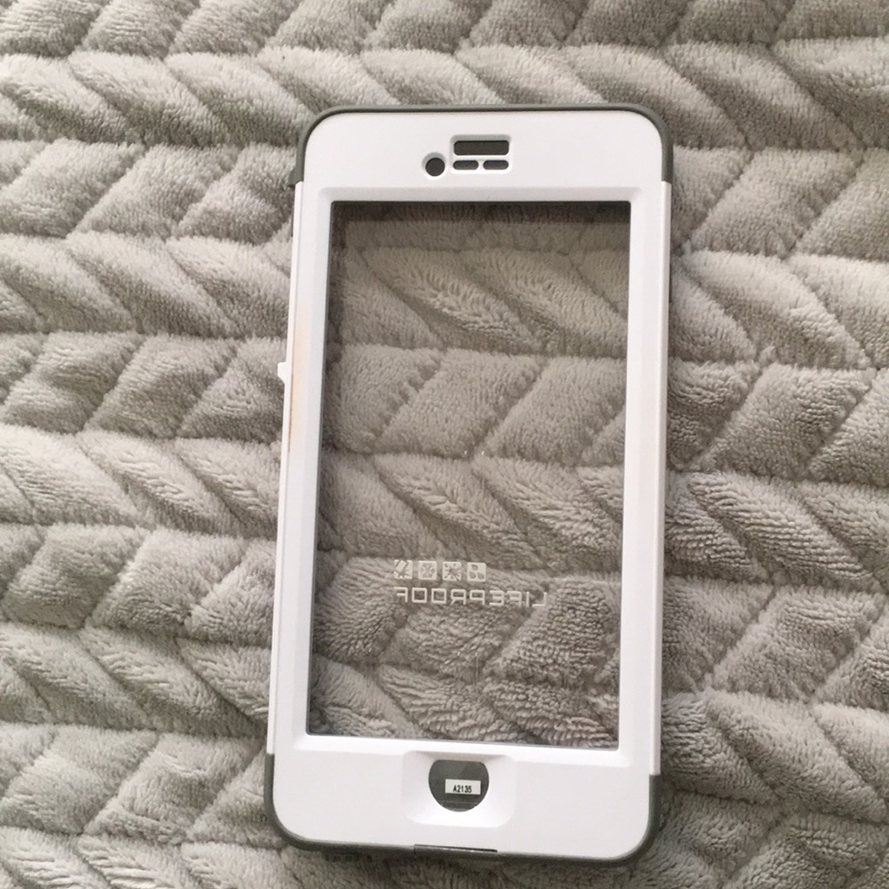 Life proof case for IPhone 6S plus